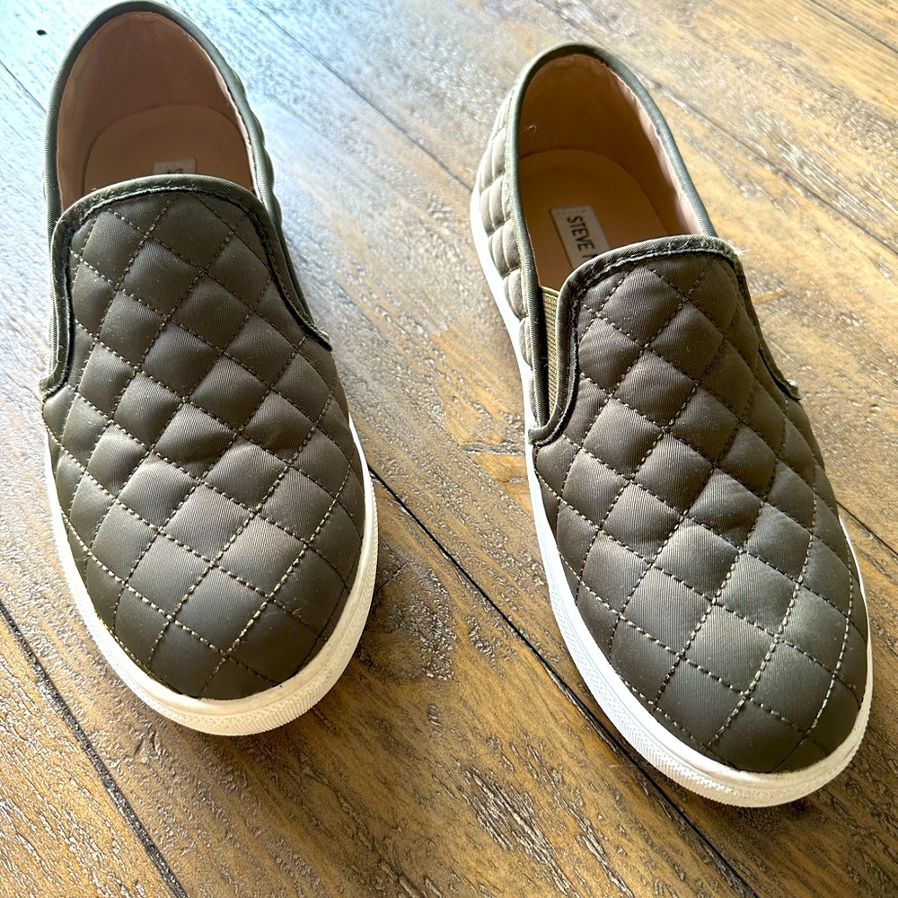 Steve Madden Women’s Size 6.5 Slip On Olive Green Ecentrcq